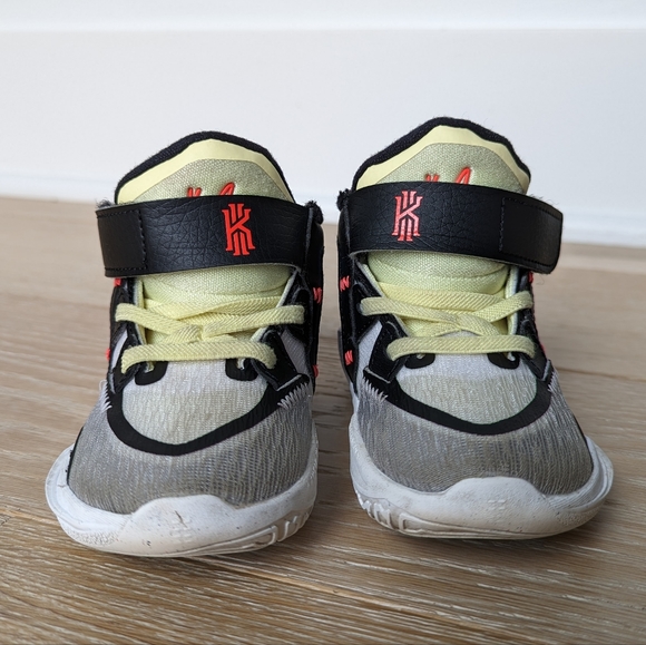 **SOLD** Nike Kids' Toddler Kyrie Infinity SE Basketball Shoes - Picture 3 of 9